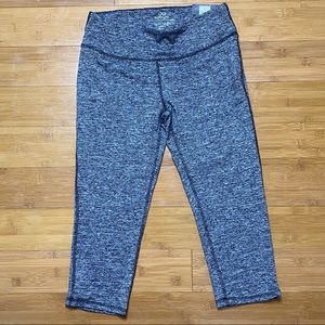 NWT Infinite Crop Legging black Medium